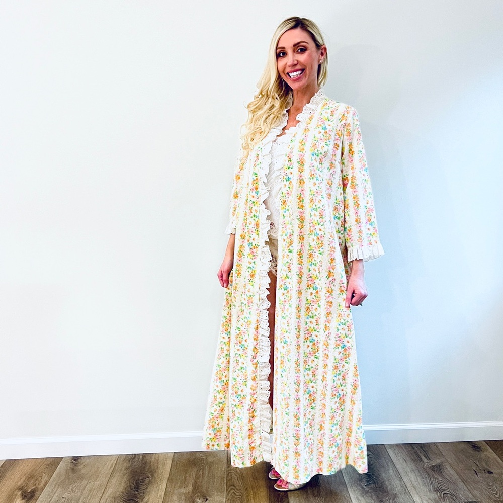 VTG Floral Housecoat Duster Robe - Picture 2 of 16